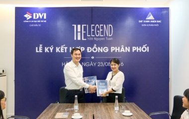 The signing ceremony of the distribution contract between the Dai Viet Tri Tue investor and Northern Green Land